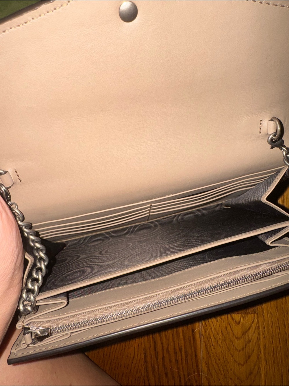 Gucci Beige Brown GG Supreme Crossbody Bag with Silver-Tone Hardware - Picture 4 of 8
